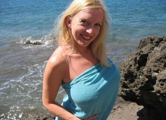 MILF NATHALIE – TAG AM MEER