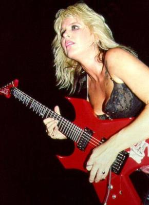 Lita Ford - Deusa do Rock com Seios Doces