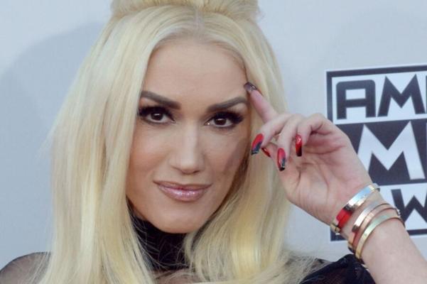 Blonde Trentenaire Célébrité GWEN STEFANI LONGS ONGLES