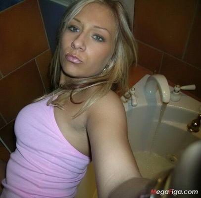 Ex petite amie selfie sexy pour mettre en colère l'ancien petit ami cornu