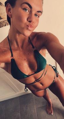 Tara b - ans, salope en bikini coupe skinny