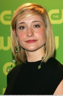 Allison Mack - jeune mignonne