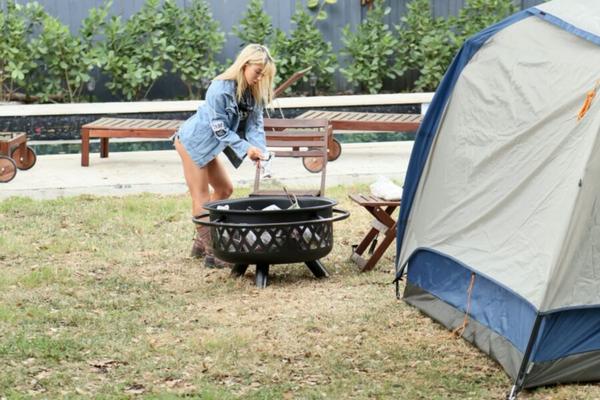 Kenzie Reeves - Camping en el patio trasero