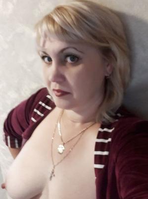 Sveta, une MILF amateur russe blonde