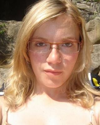 Alexandra blonde glasse slut