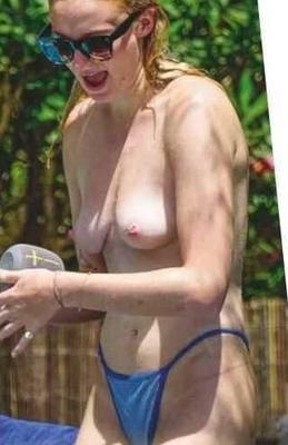 Sophie Turner aka Sansa Stark from Game of Thrones Topless