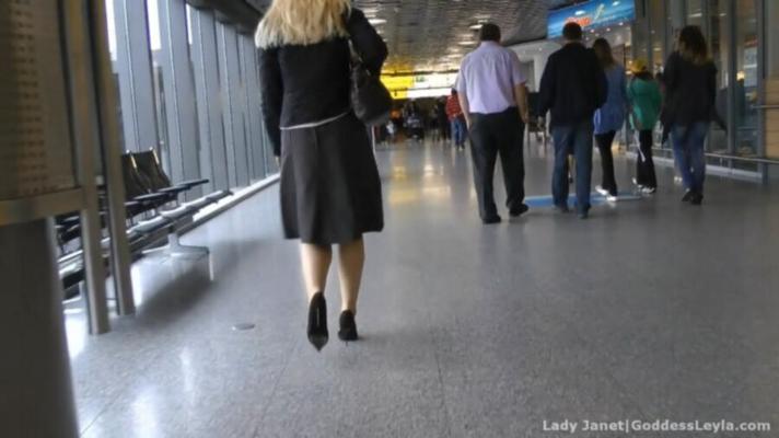 Lady Janet Pump pendurada no aeroporto