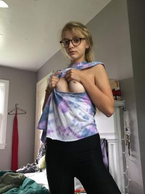 Cute Blonde Reddit Girl