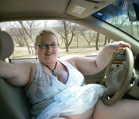 BBW Val likes to get naked with her car