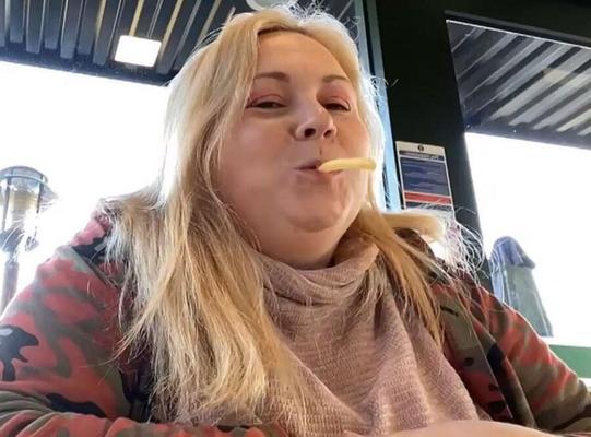 Adele - Parada rápida para comer algo en MacDonalds