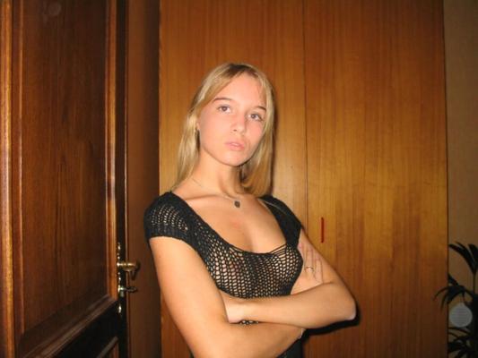 Amateur blonde presque parfaite