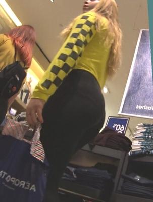 candid bubblebutt blonde teen