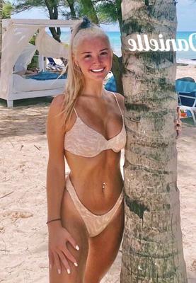 Votez pour votre prochaine salope teen en bikini !