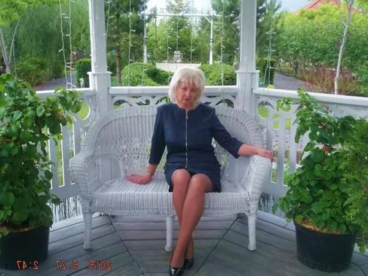 La blonde mature Irina de Krasnokamensk en elle