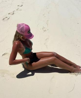 Super Cute Tanned American Bikini Teens Mega-Gallery