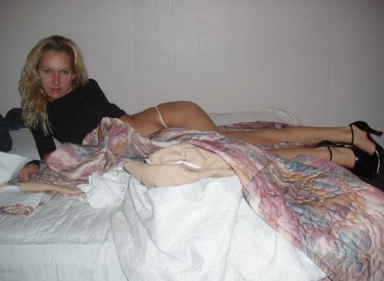 Leggy Blonde Amateur posing for us