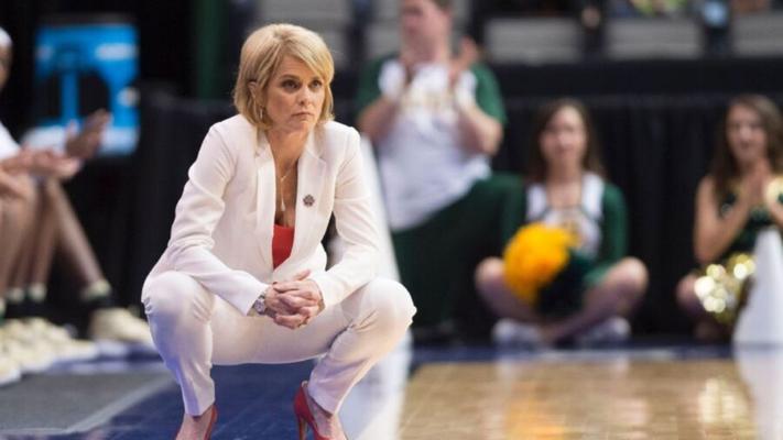 Entrenador en jefe Kim Mulkey