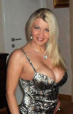 hot milf non nude big tits