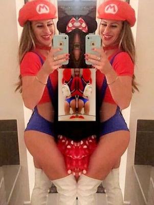 Mario Thong Bikini Girl veut que vous caressiez votre champignon magique