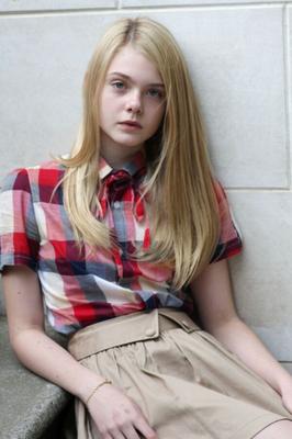 Elle Fanning : Old Enough to Climb On ????