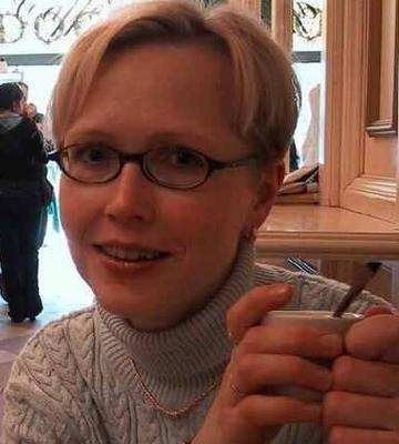 Short haired MILF with glasses