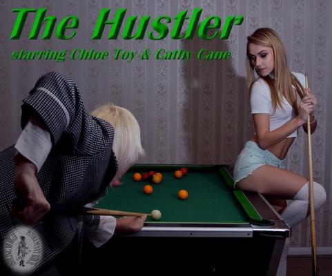 The Hustler: Хлою Той раздевают