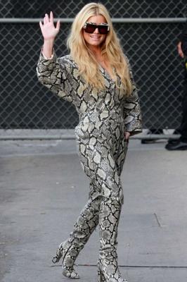 JESSICA SIMPSON arrive au Jimmy Kimmel Live