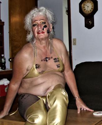 Kandimeeka, o Travesti Dourado Pawg