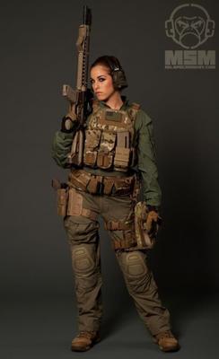 Mujer en uniforme