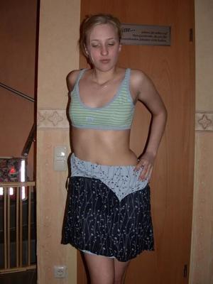 Private Bilder von blonden nackten Teenagern