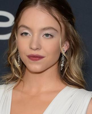 Sydney Sweeney: vollbusige junge blonde Berühmtheit