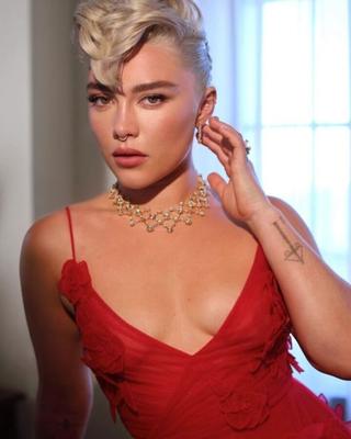 Florence Pugh ist eine kleine Shortstack-Süße