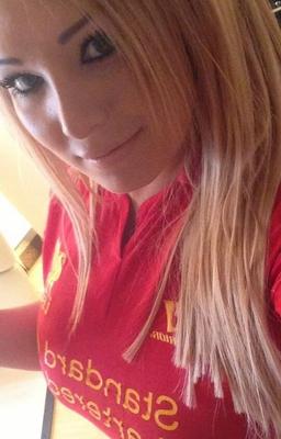 Fan de Liverpool blonde aux gros seins