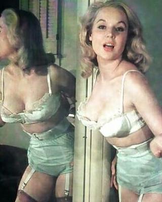 Betty Brosmer. 