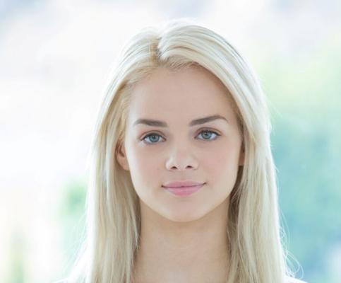 Elsa Jean liebt einen schwarzen Schwanz