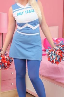 Cheerleaderin in Blau