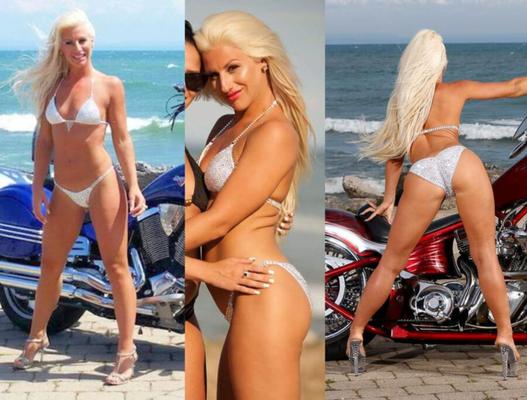 Sarah Tiny Bikini de hilo plateado en motocicleta