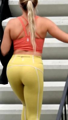 Blonde w nice ass