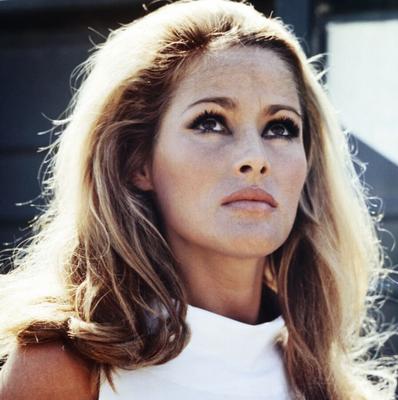 Retro cleb - Ursula Andress - Misc colour non nude