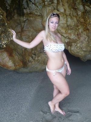 Hermosa rubia en topless