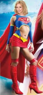 Hilary Duff como super-heroína supergirl bondage femdom