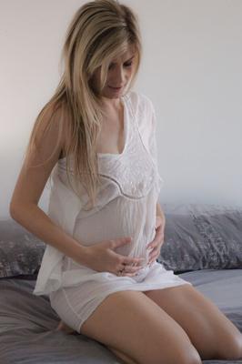 Blonde enceinte