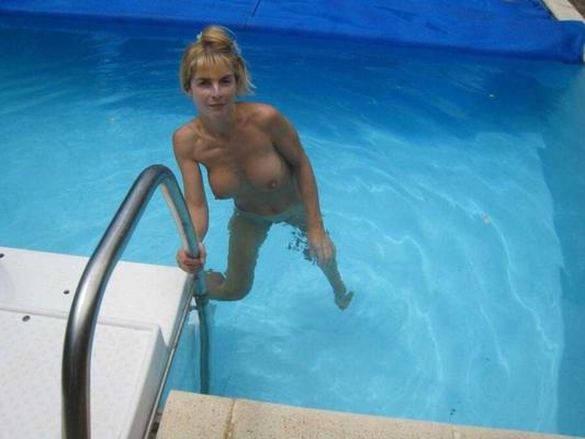 Vieja rubia, Herumalbern im Pool