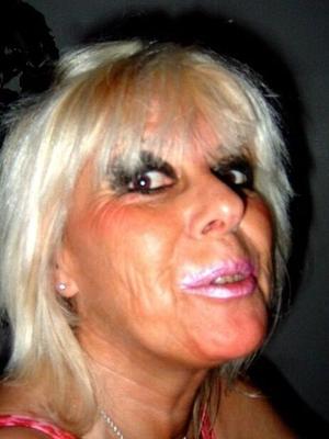 Meu lixo branco favorito com piercing tit milf