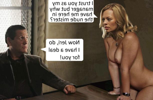 Jeri Ryan probiert ihr neues Kostüm aus.