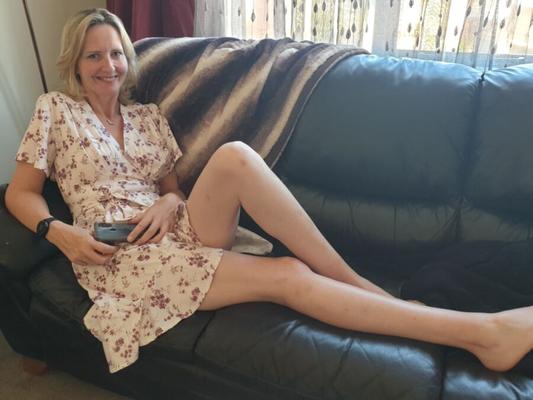 Große sexy blonde MILF