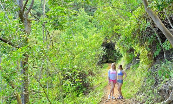 VERONICA & NICOLE - Nude hikers