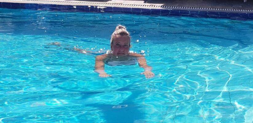 Séance photo à la piscine Joy NON NUDE