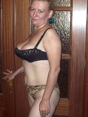 Blonde mature amateur en pantalon