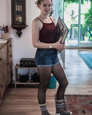 filles chaudes et mamans en nylon et shorts